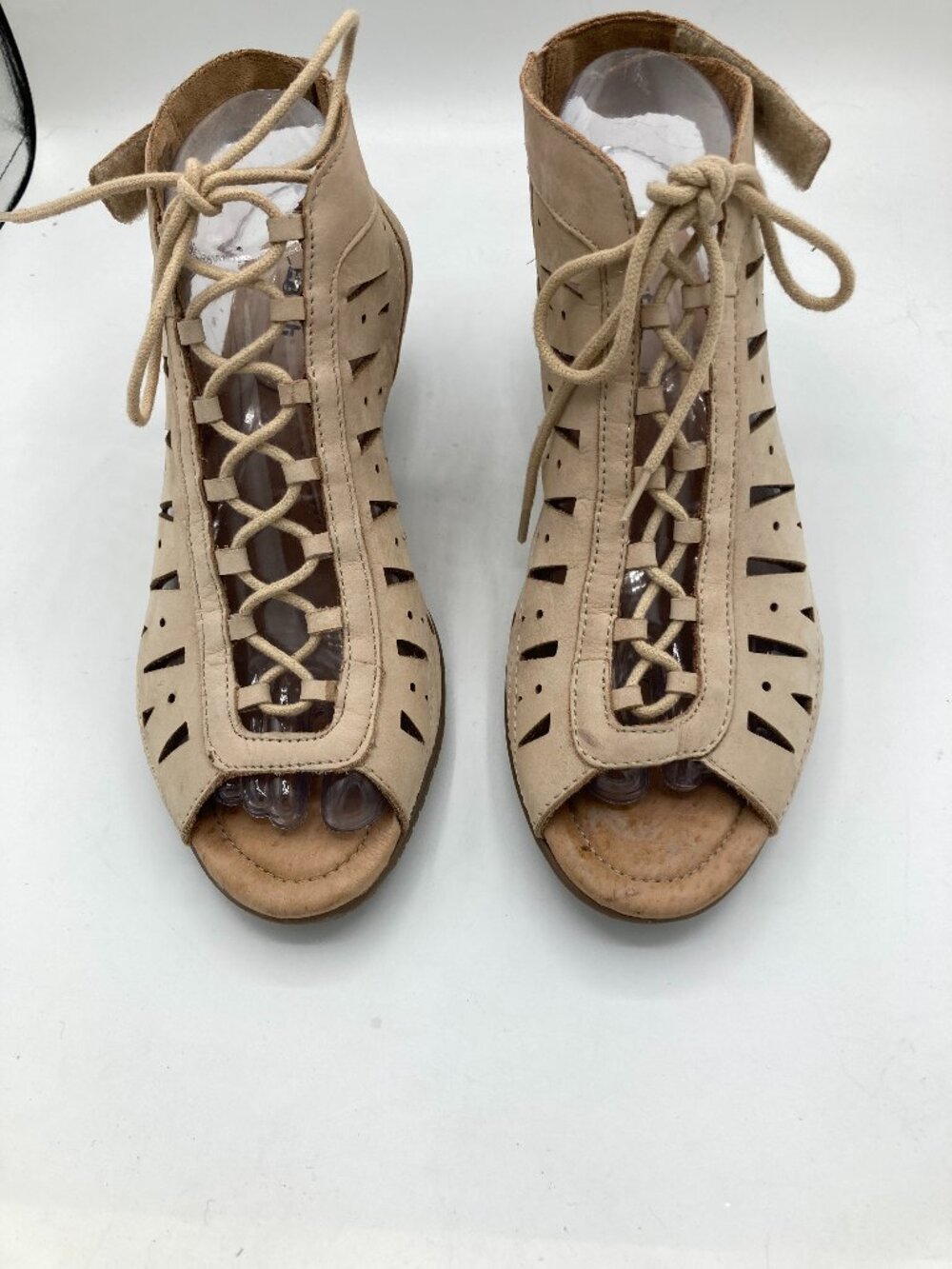 EARTH WOMENS  LACE UP  SANDEL HEELS. 8.5 - Picture 3 of 10